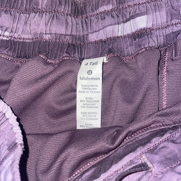 lululemon hotty hot shorts - Picture 3 of 4